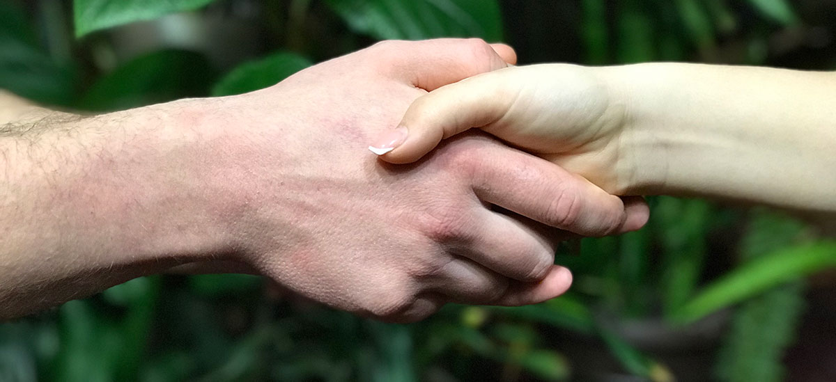 Рукопожатие перчаткой